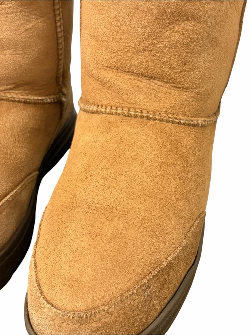 UGG Short Suede Shearling Winter Boots - Excellent Condition- Size 7.5/8